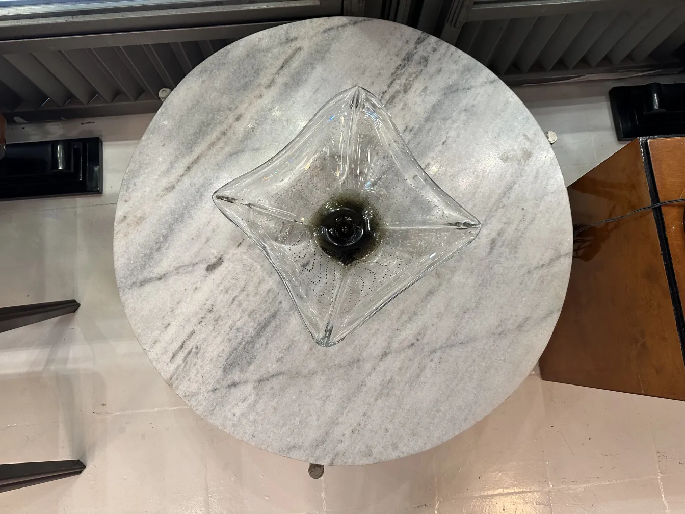 Elegante Murano-Glas-Schale auf Tisch