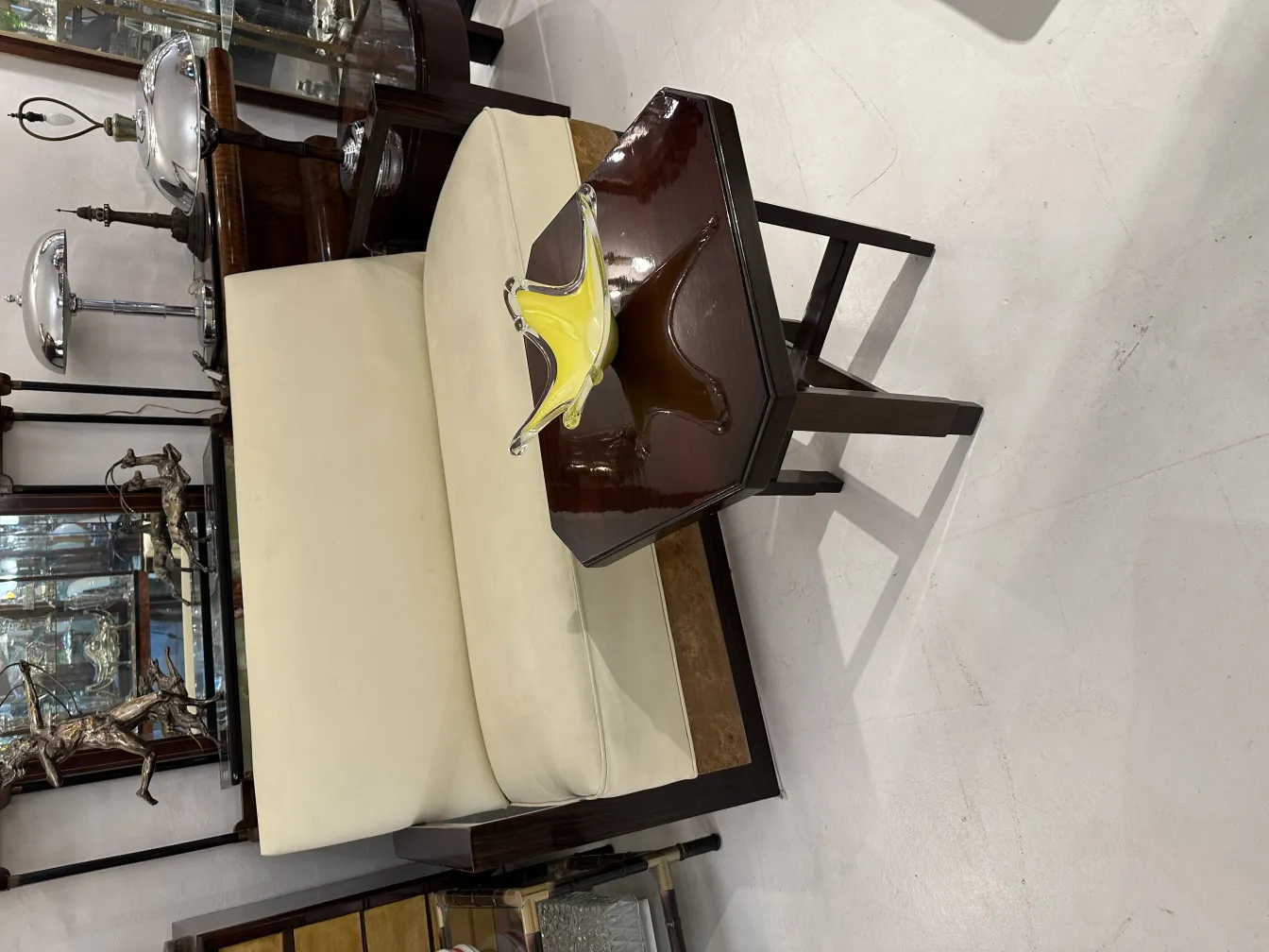 प्राचीन मुरानो कांच सजावटी और जीवंत रंग के साथ