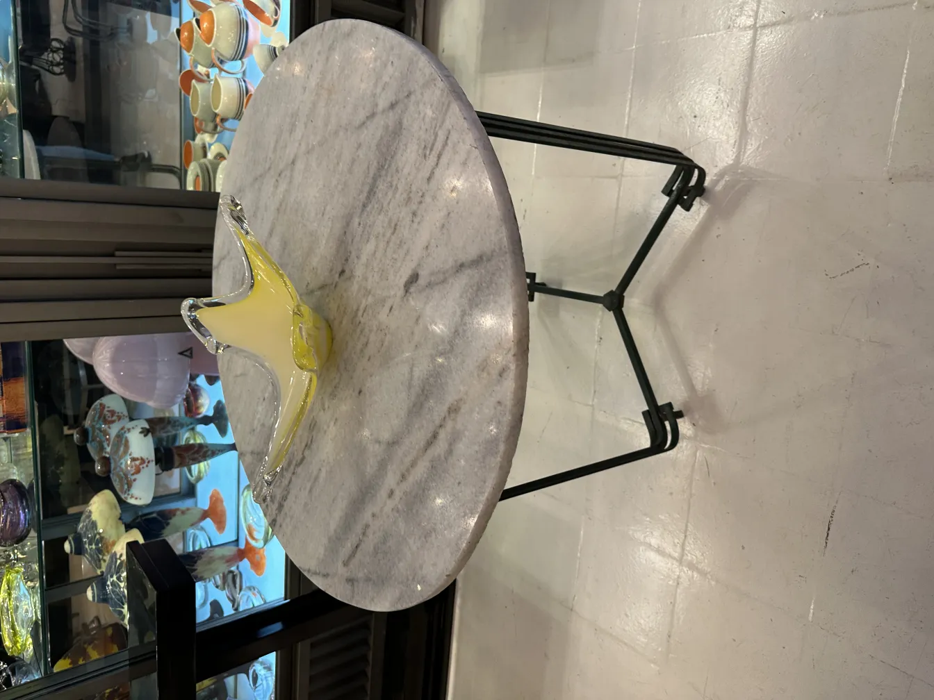 vase antico in vetro di murano di forma stilizzata