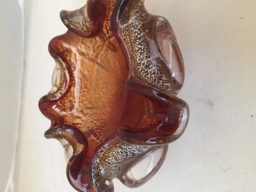 Bol ancien en cristal de Murano avec forme ondulée et couleur ambre