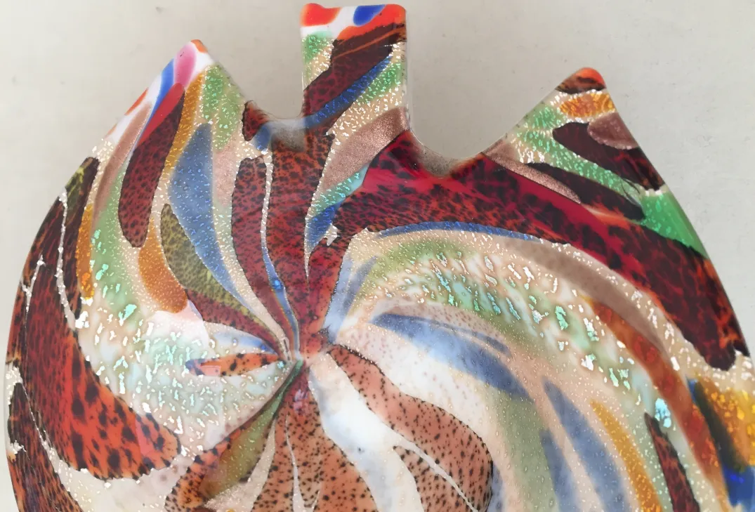 cristal de murano antigo decorativo com cores vibrantes e formas únicas