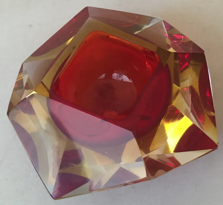 cristal de murano octogonal avec des teintes orange