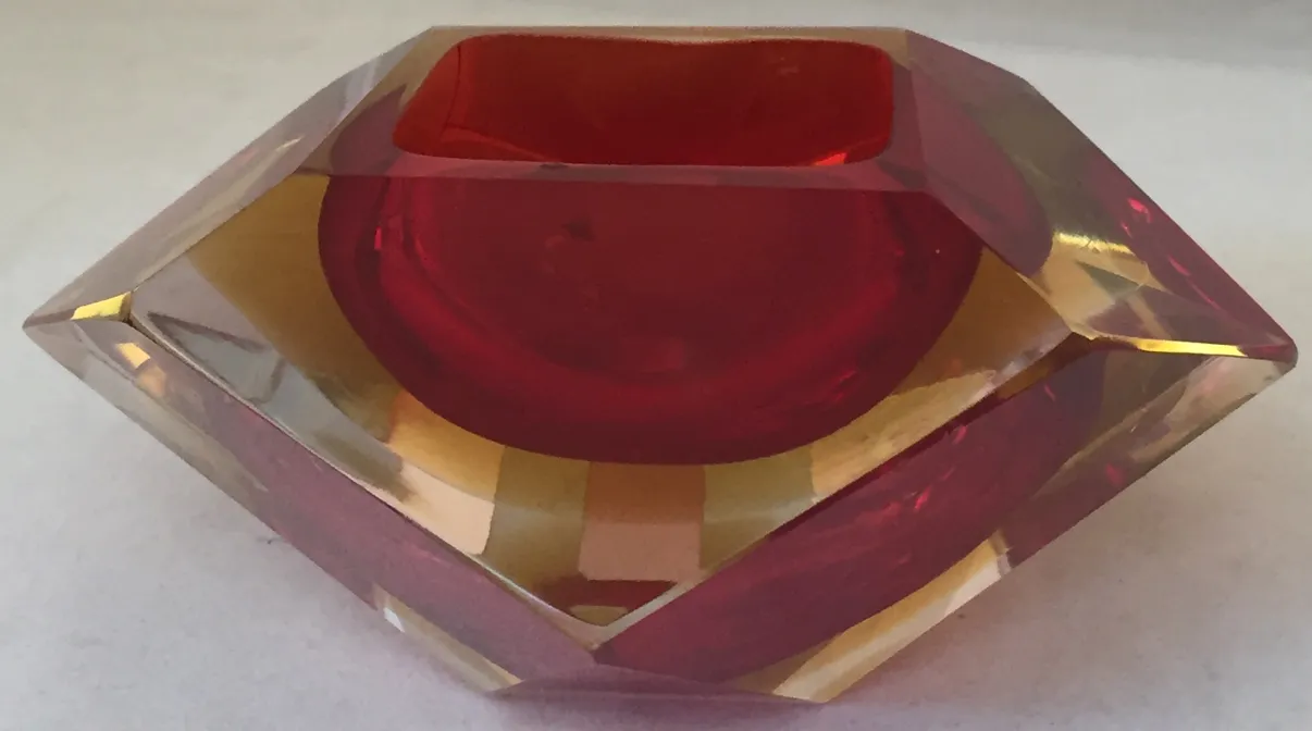 Cristal de Murano decorativo en forma de diamante de color rojo y dorado