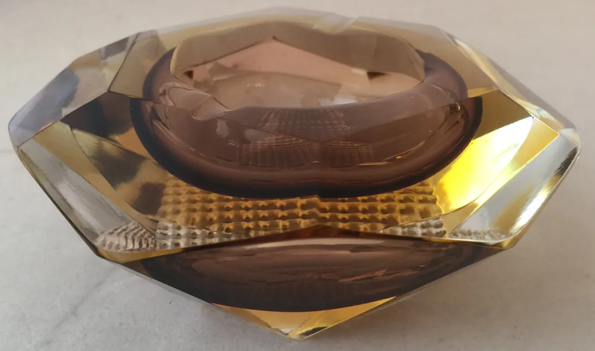 decoración antigua de cristal de murano en tonos ámbar y claro