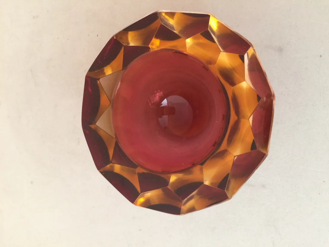 pezzo decorativo in vetro di murano con tonalità ambra e rossa