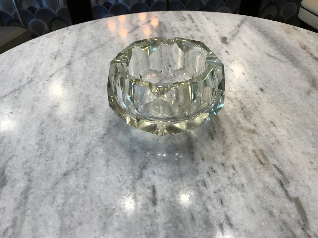 antiker achteckiger Aschenbecher aus Murano-Glas