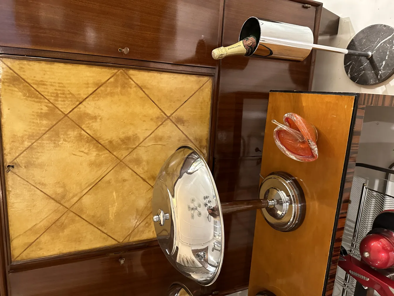 antico vetro di Murano in forma decorativa, con base rotonda