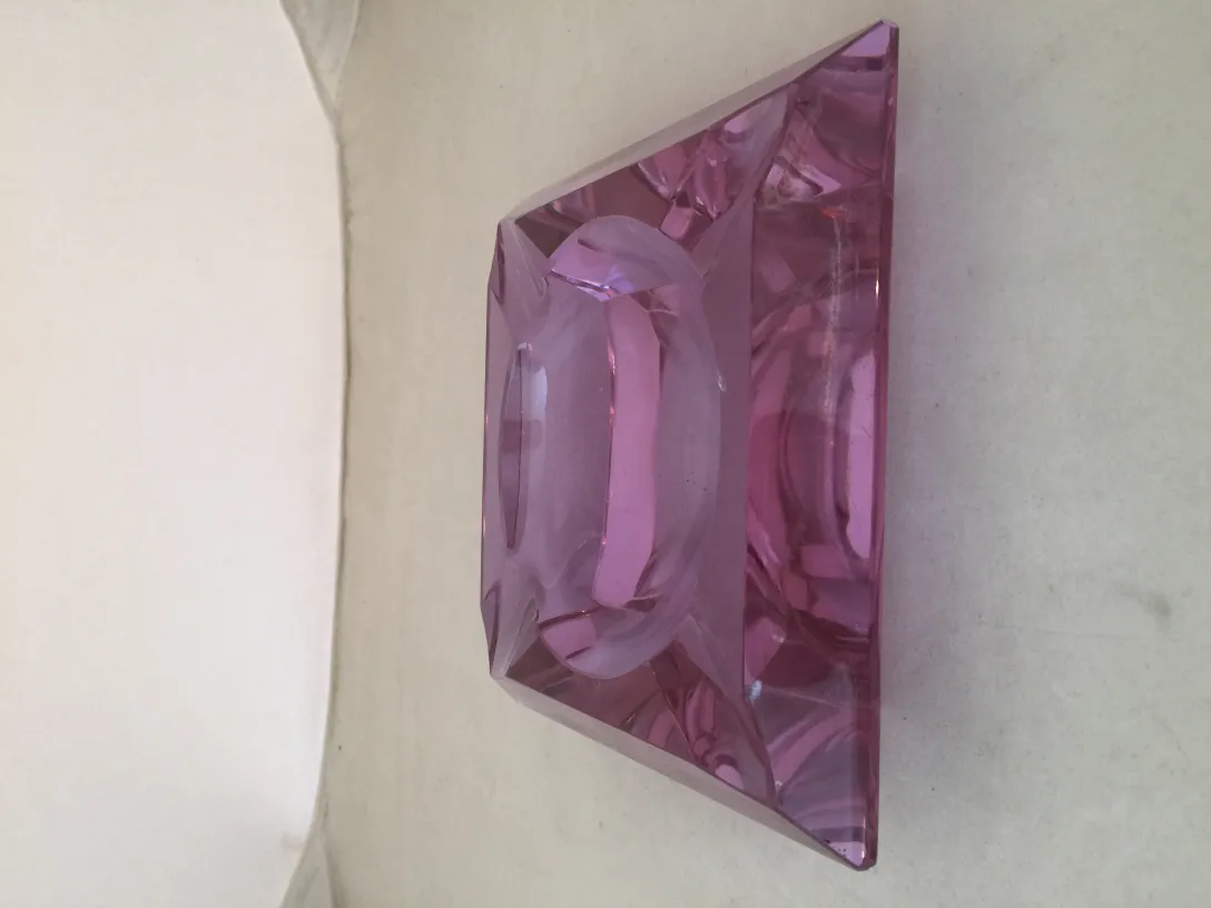 piedra antigua de cristal de murano de color rosa en forma de diamante