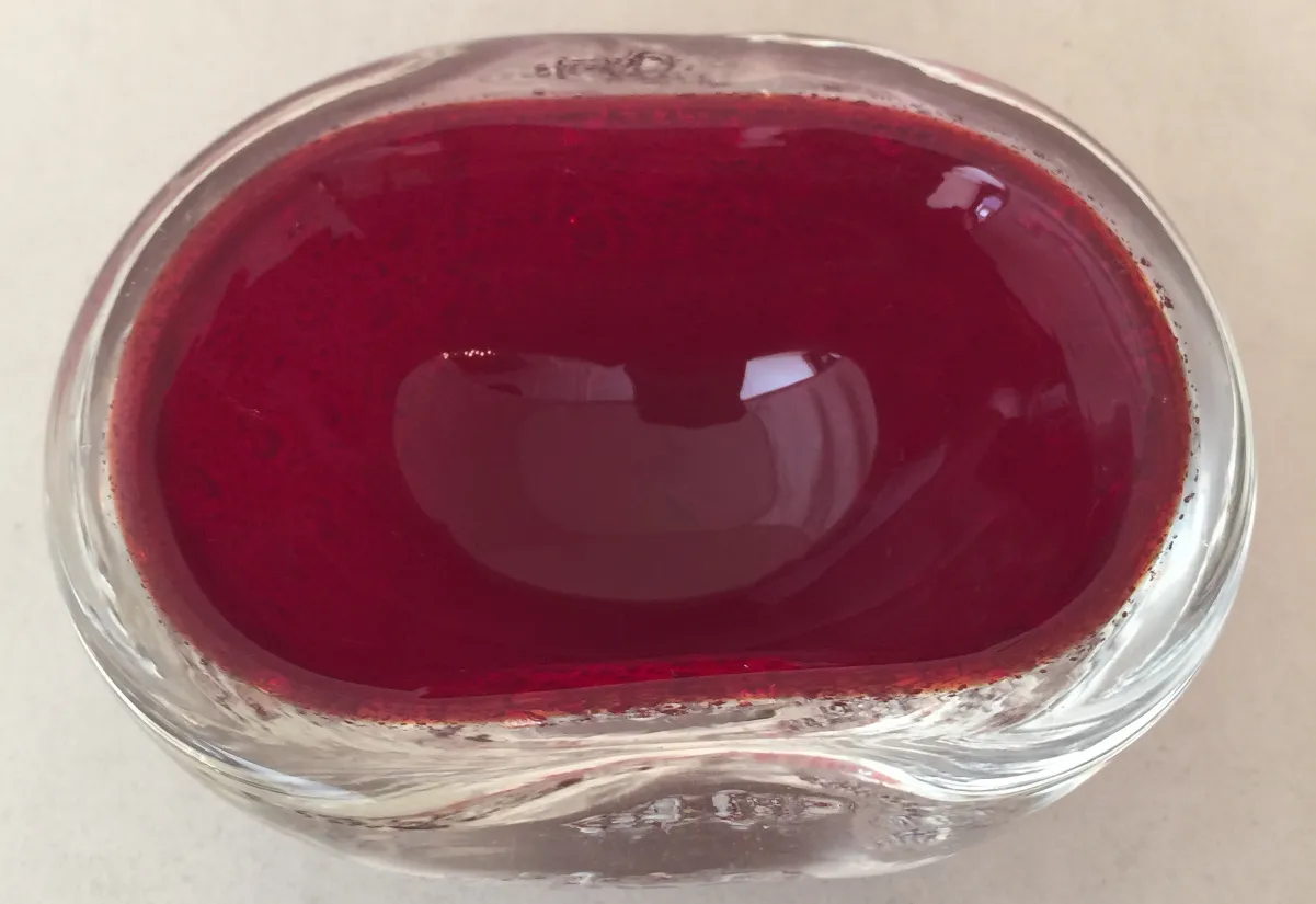 pièce en cristal de murano de couleur rouge vif