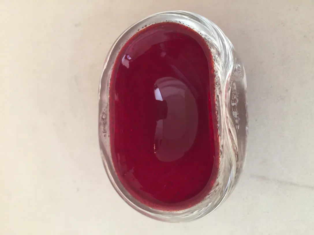 Vetro di Murano antico di forma ovale rossa