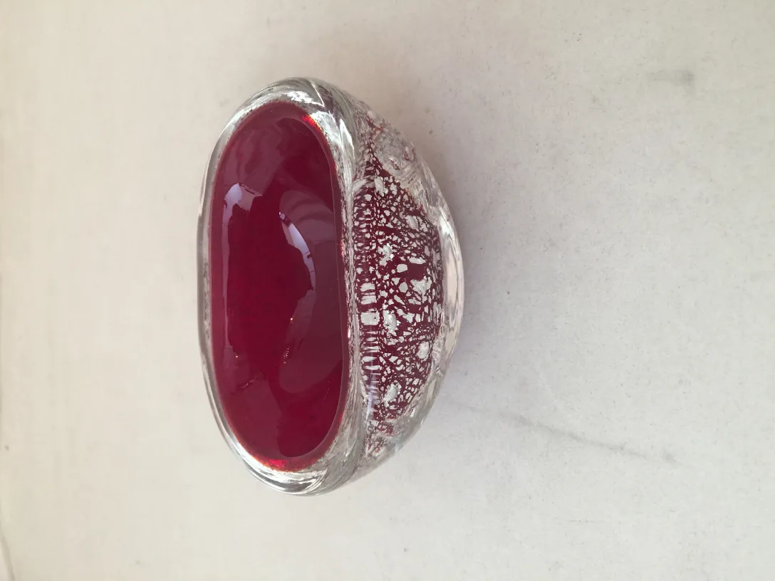 antigo cristal de murano com detalhes vermelhos