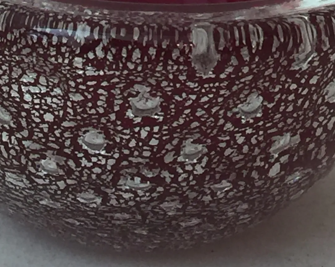 Base decorativa antiguo cristal de Murano con detalles plateados.