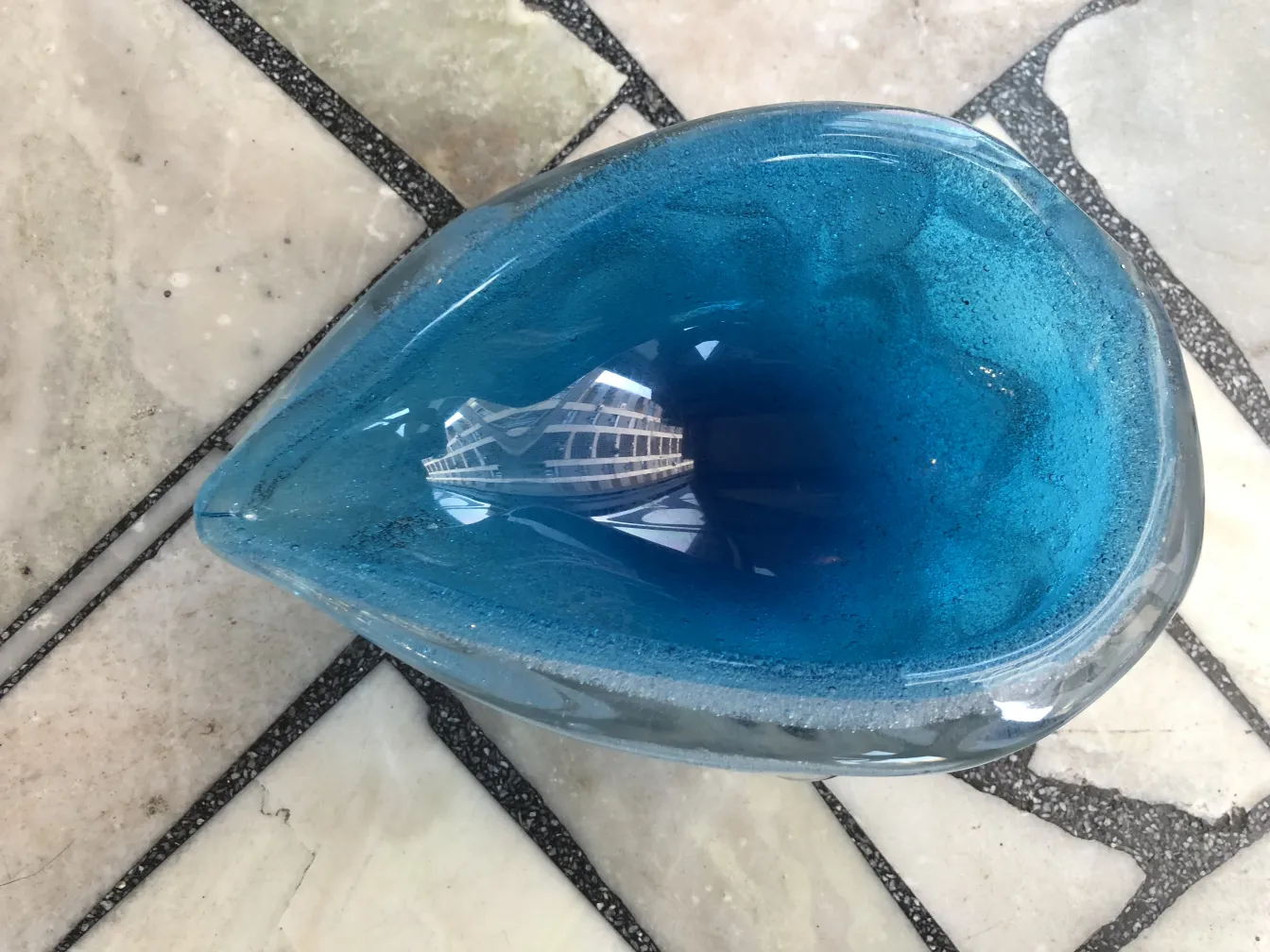 antico vetro di murano blu a forma di goccia