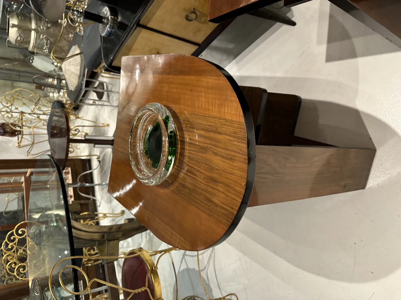 古いムラノガラス、緑のベースと柔らかい形