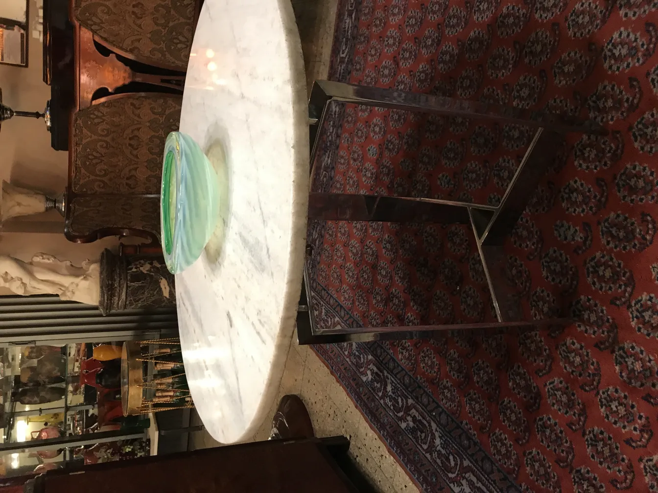 bowl de cristal de murano antiguo en mesa de mármol