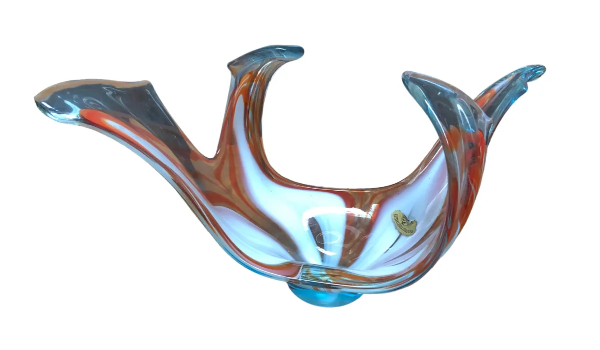 hermoso cristal de murano con tonos de azul y rojo en forma decorativa