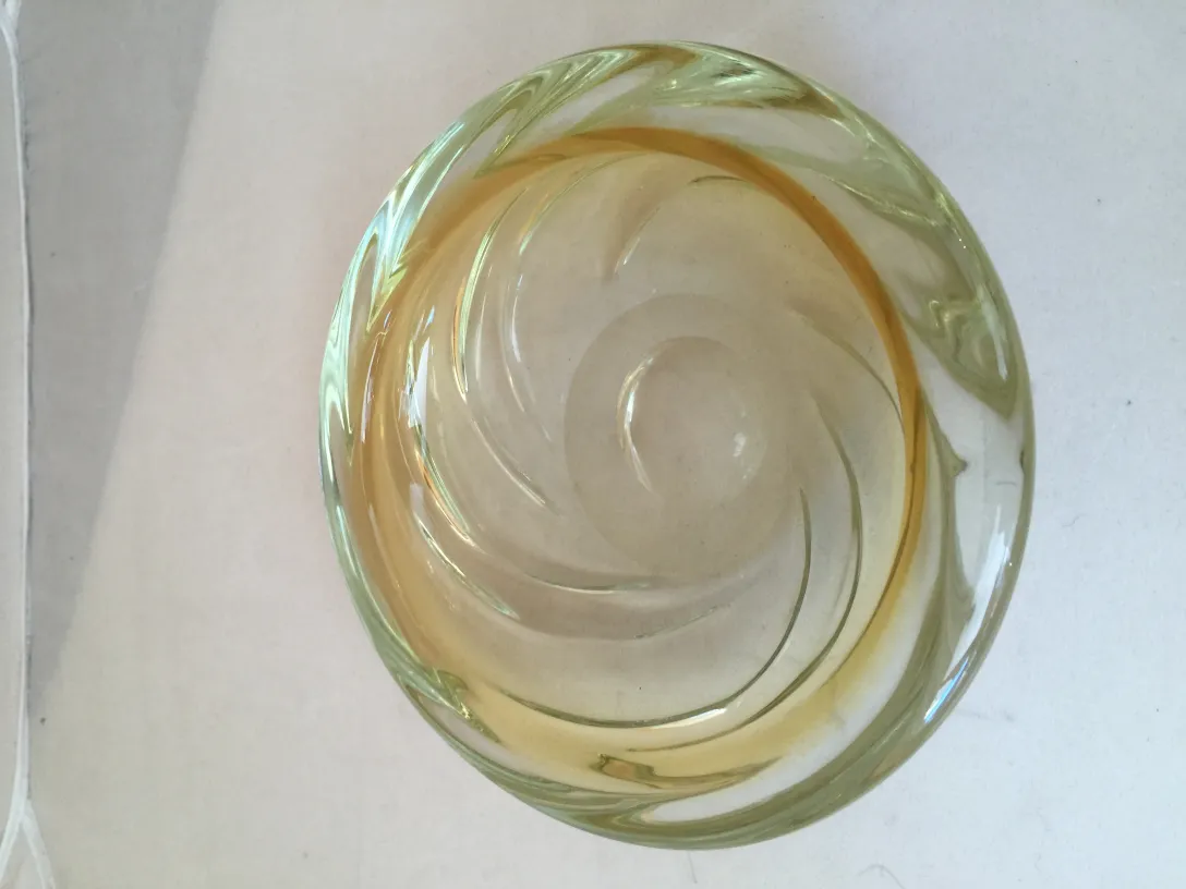 bowl antigo de cristal de murano decorativo com espiral em verde suave