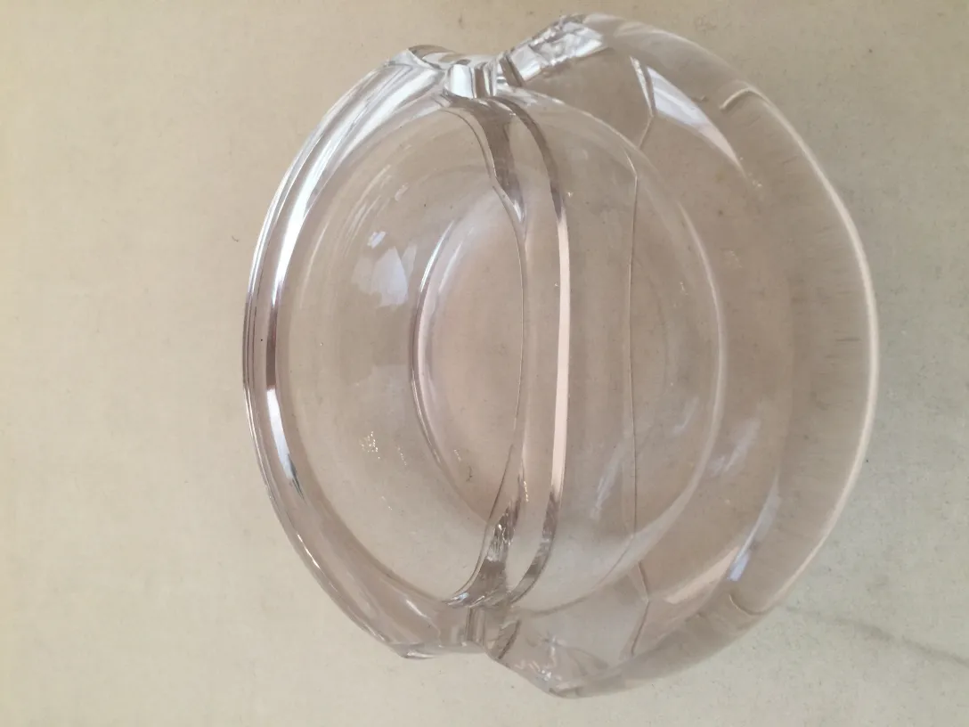 antigo cristal de murano com forma distinta e acabamento transparente