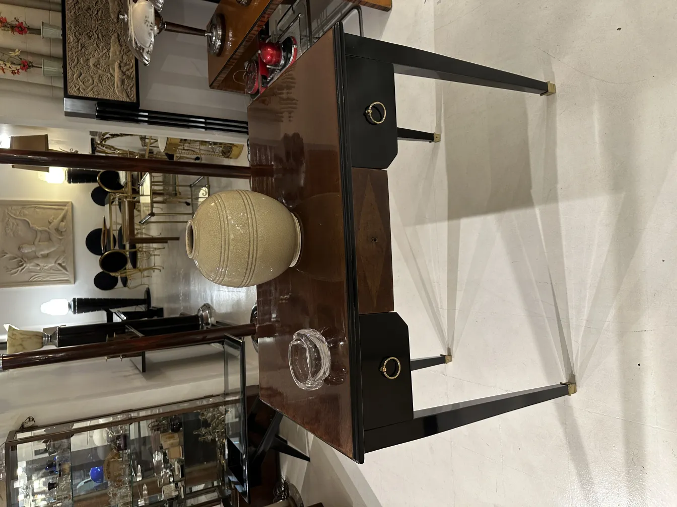 antico recipiente in vetro di murano con forma organica