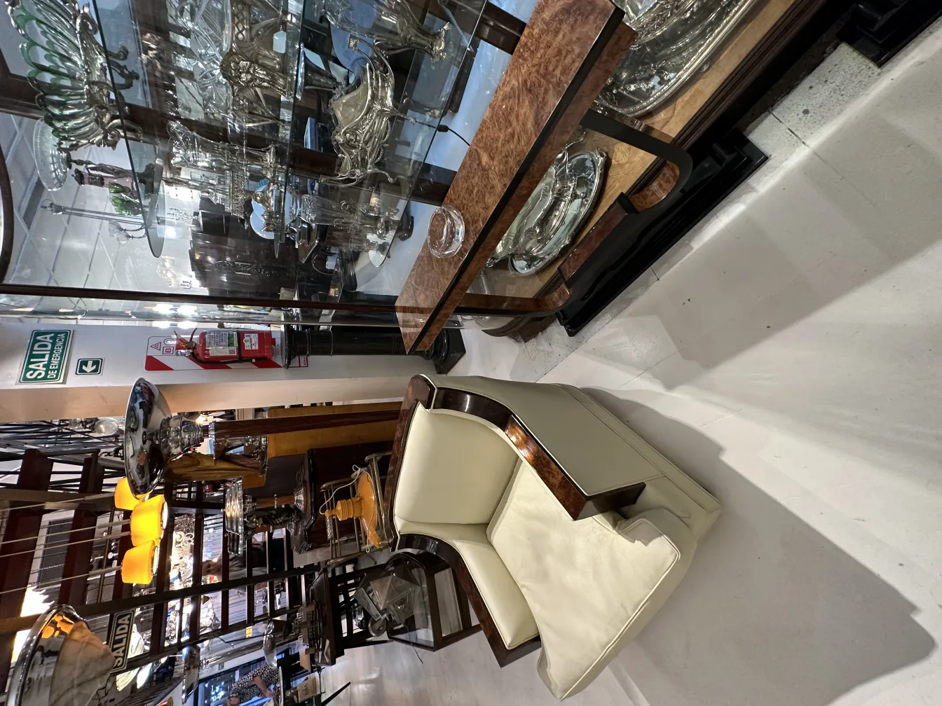 ancien cristal de murano décoratif avec arrière-plan élégant