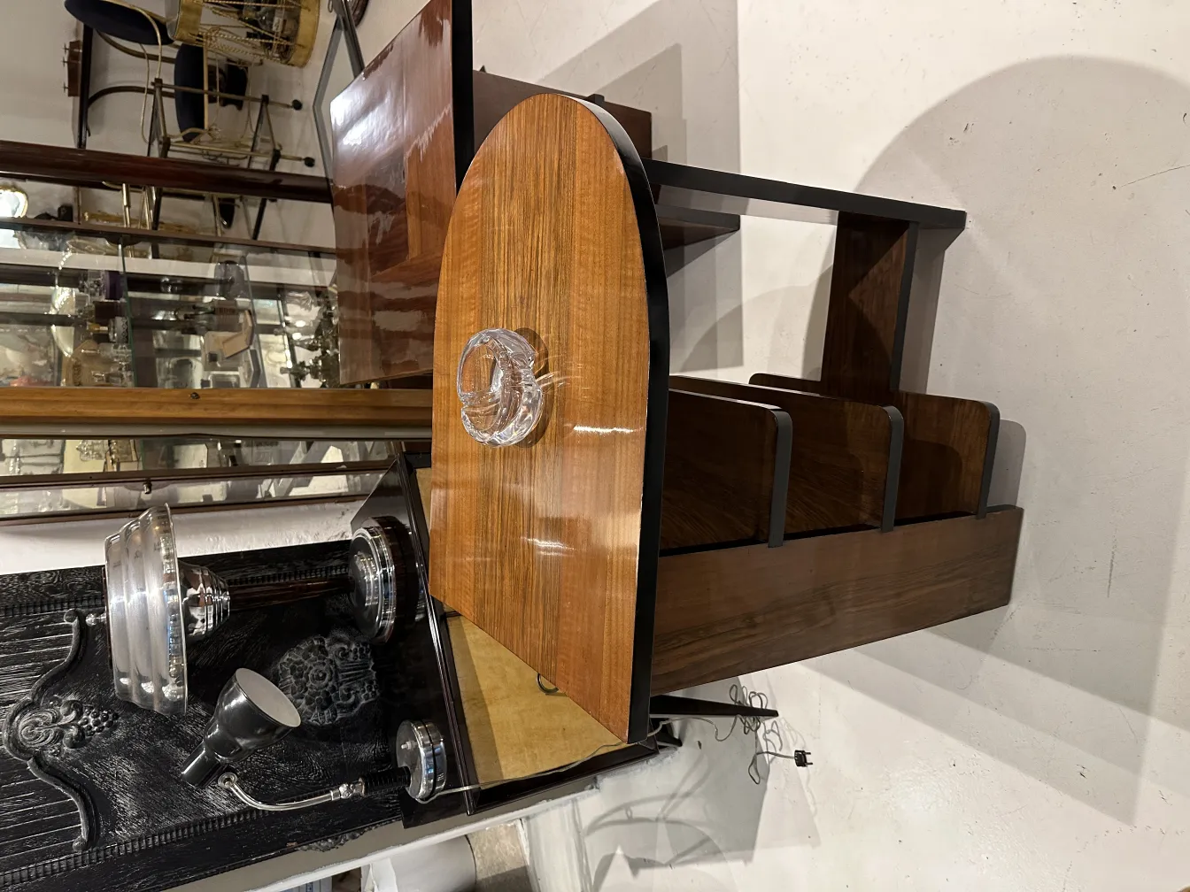 bel vetro di murano su un tavolo decorativo