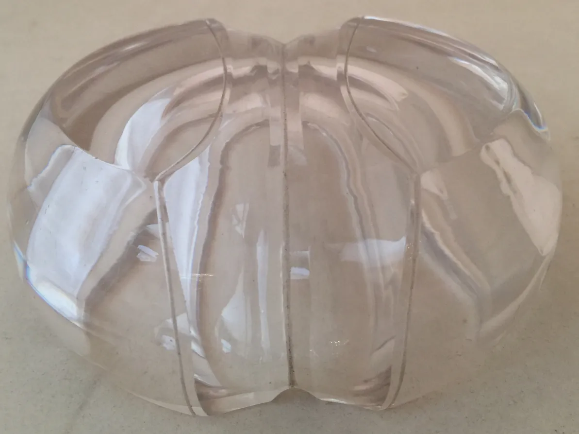 Cristal de Murano ancien avec forme distinctive et éclat doux