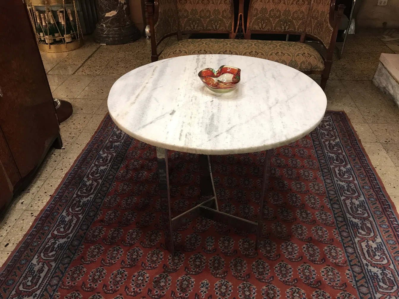 linda peça de cristal de murano em um ambiente antigo