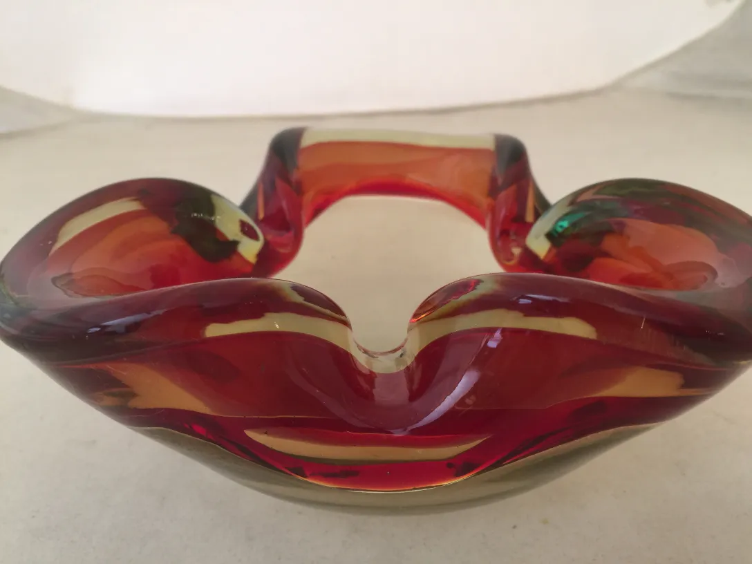 sombrero de cristal de murano rojo y amarillo con ondas