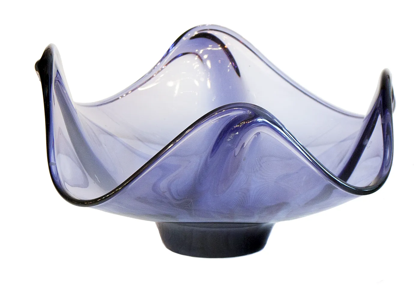 beau cristal de murano de couleur violet avec des bords ondulés