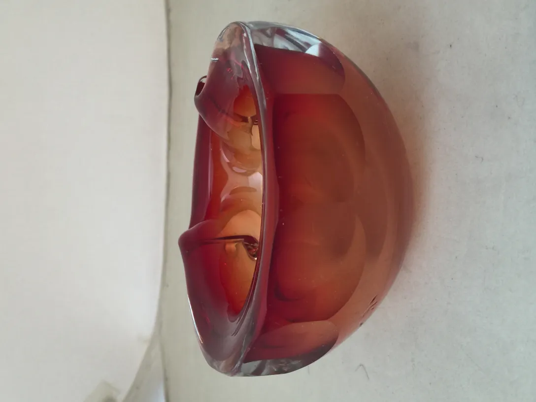 cristal de murano avec des tons rouges et des détails uniques