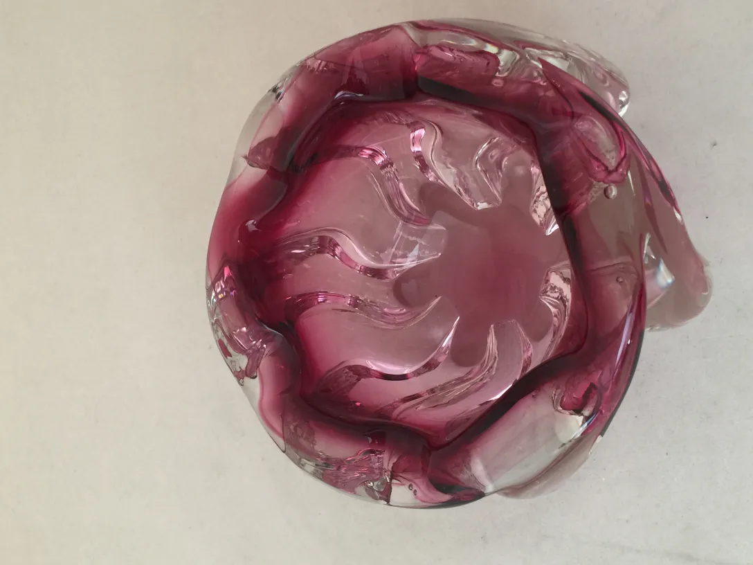 Cristal de Murano decorativo en forma ondulada de color rosa claro