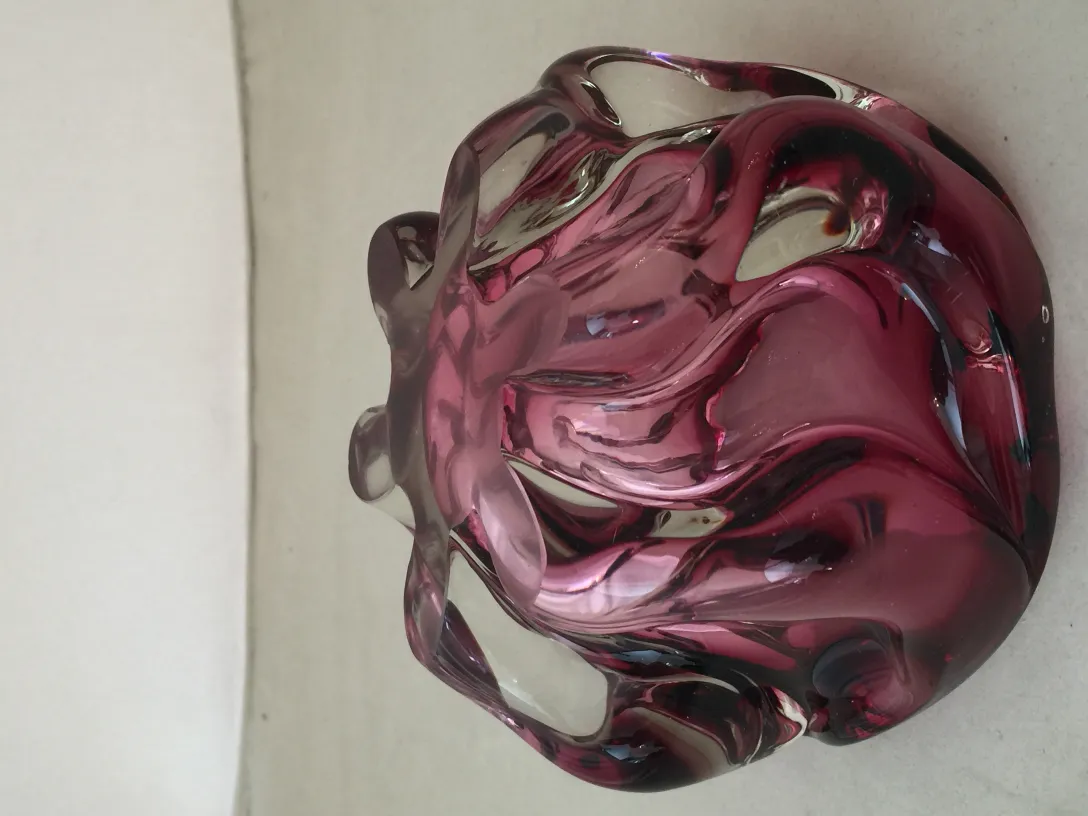 Antike dekorative Murano-Glasfigur in rosa Tönen mit gewellten Formen