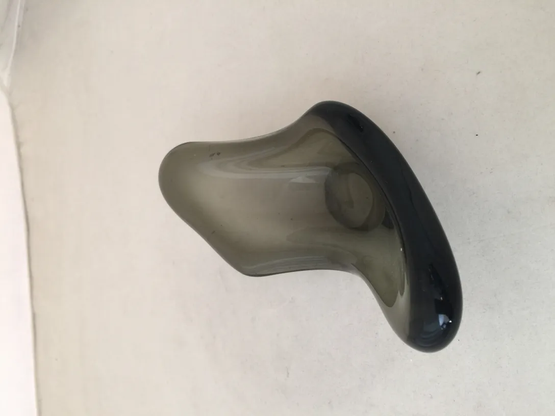 优雅形状的古董穆拉诺玻璃装饰品