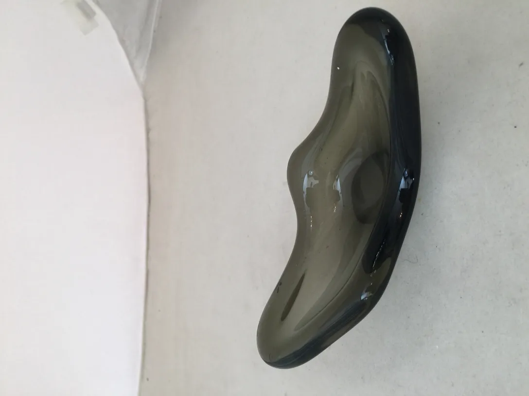 pezzo decorativo antico in vetro di murano con toni scuri