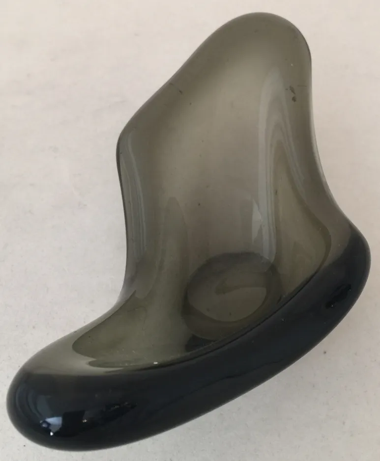 Figura antiga de cristal de murano em tons escuros, forma moderna única