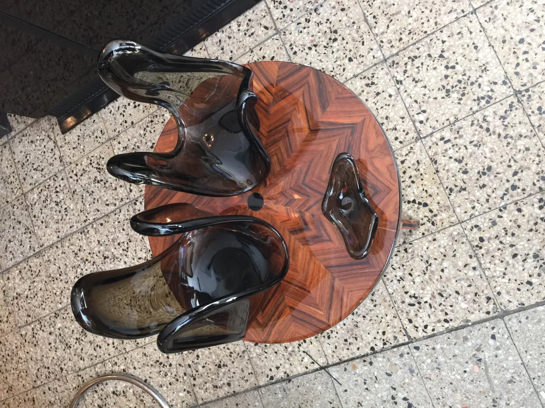 antike murano-glas dekoration mit fließenden formen