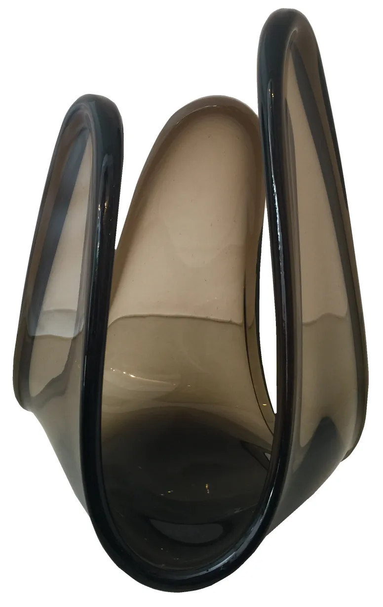 lindo cristal de murano em forma abstrata com tons escuros