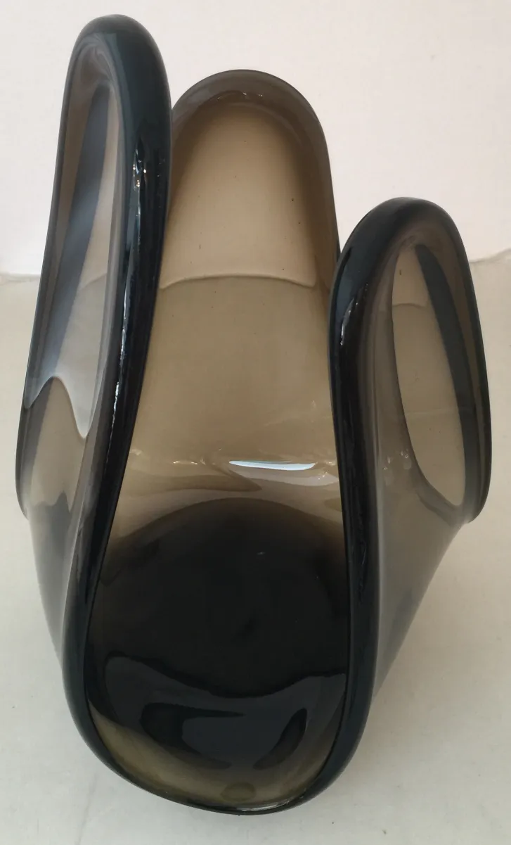 Vase ancien en cristal de Murano de forme élégante, teintes sombres