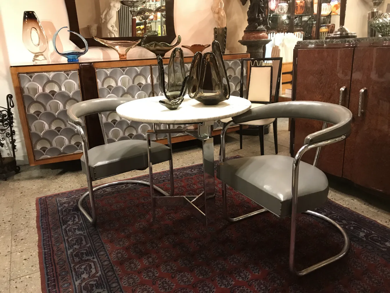 set da tavolo con sedie e vetro di Murano decorativo