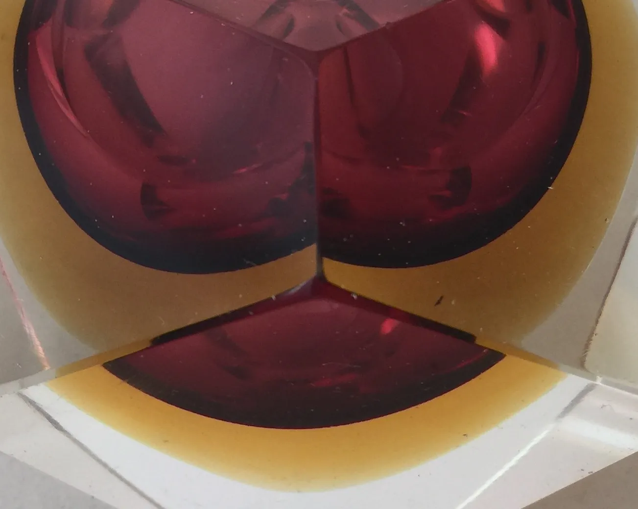 Vetro di Murano antico con colori vivaci