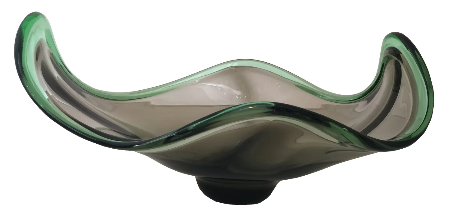 linda peça decorativa de cristal de murano com design ondulado em tons de verde