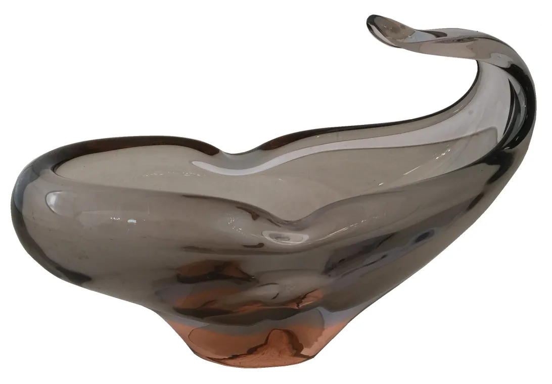 vecchio vaso di vetro di murano con design elegante