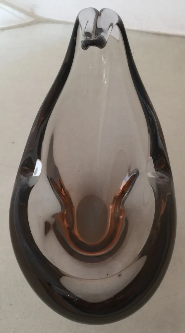 stilvolles murano-glas-vase in rauchiger farbe