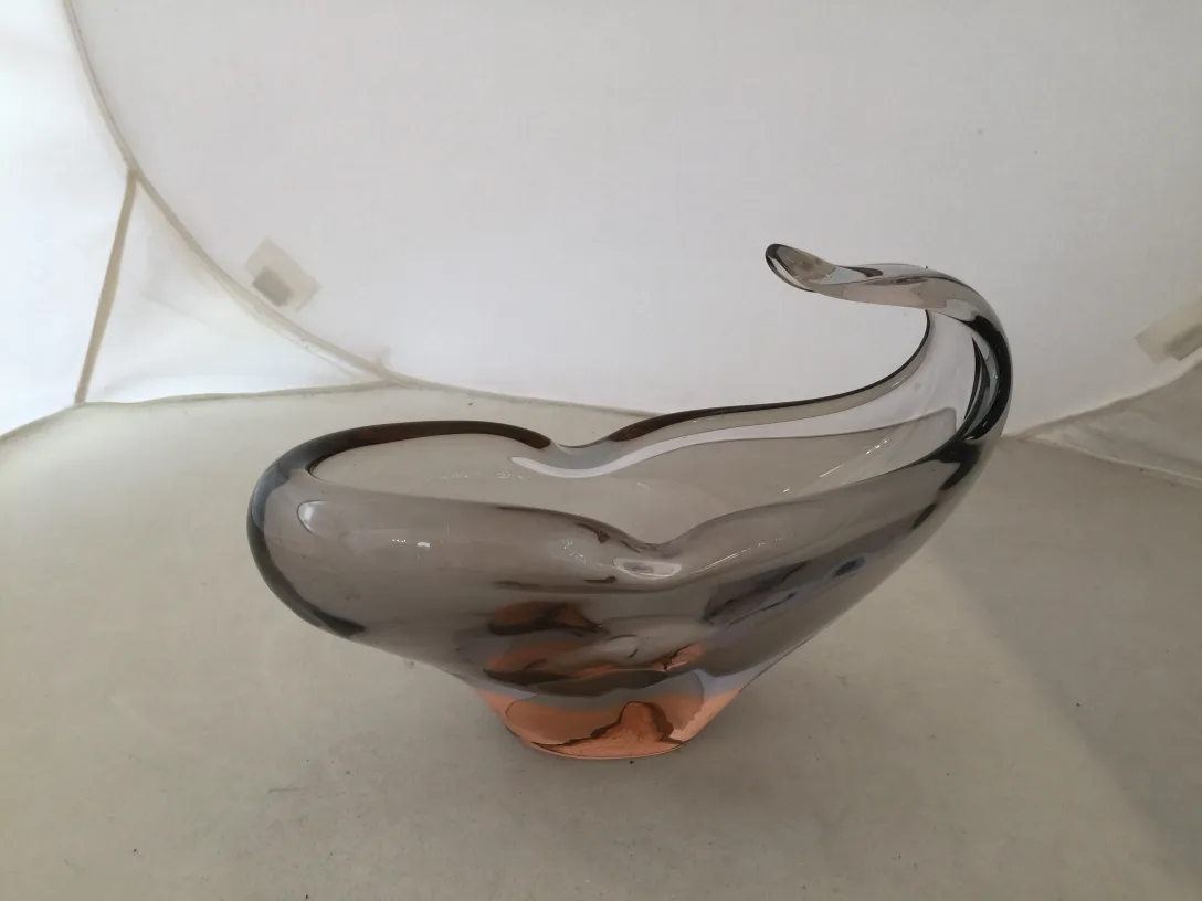 Cristal de Murano elegante com forma fluida e suave.