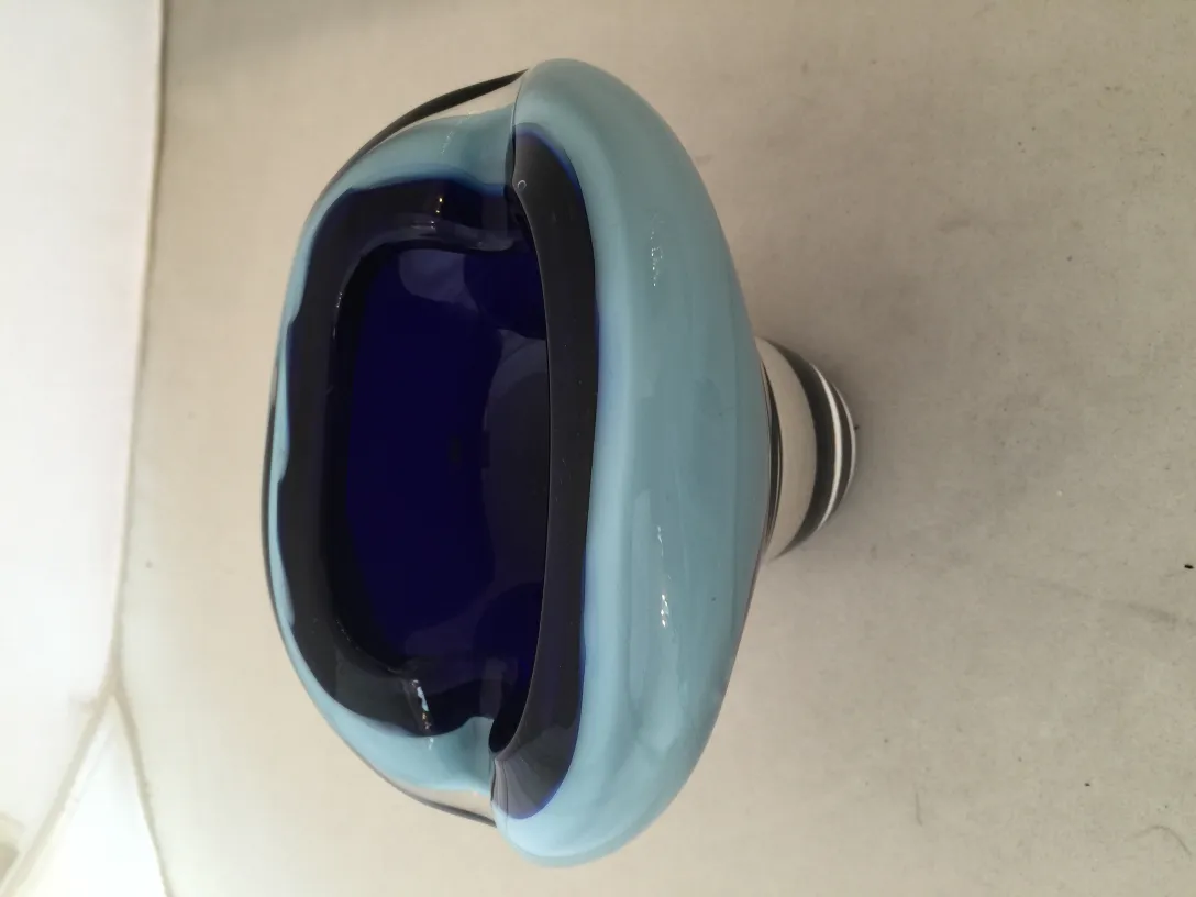 قطعة زخرفية قديمة من زجاج مورانو باللونين الأزرق والأسود