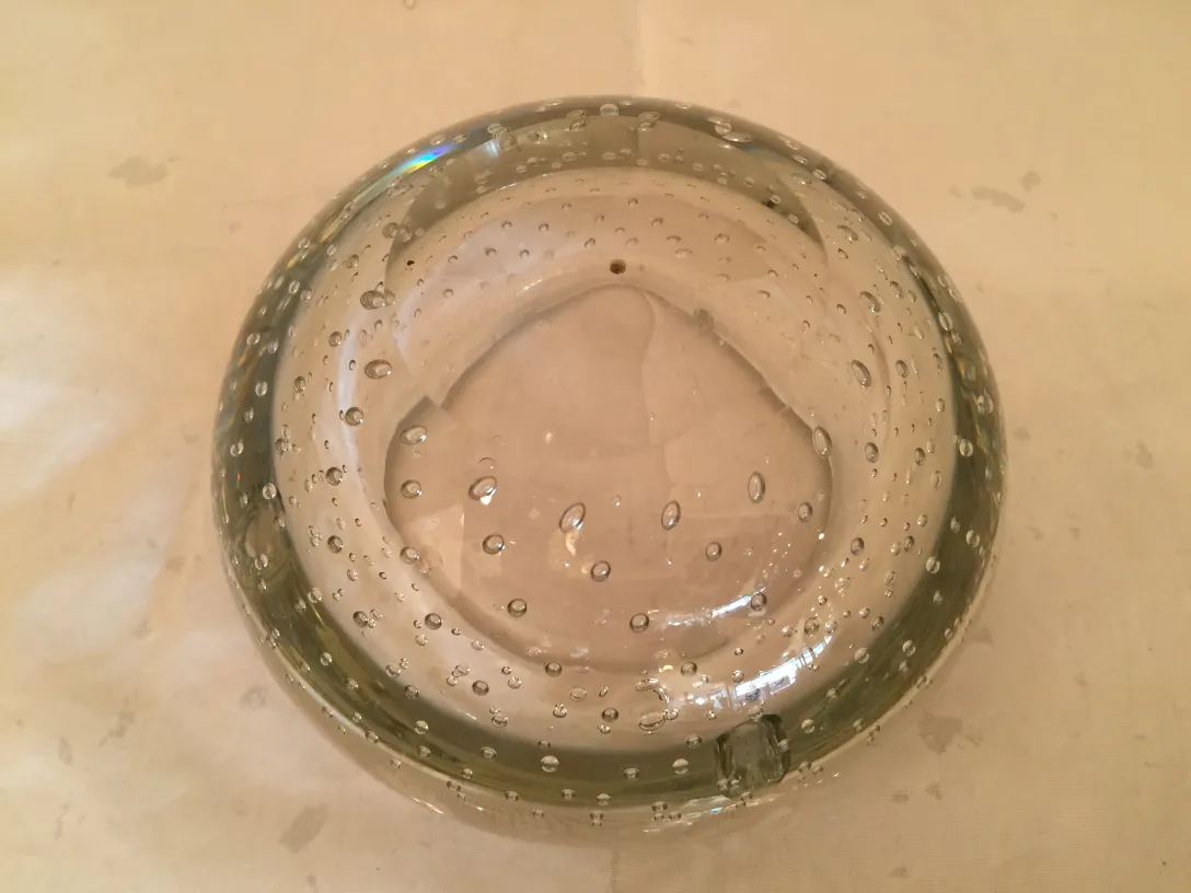 带装饰气泡的古老穆拉诺玻璃