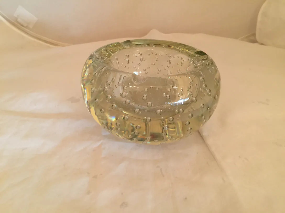 récipient décoratif en cristal de murano avec des bulles