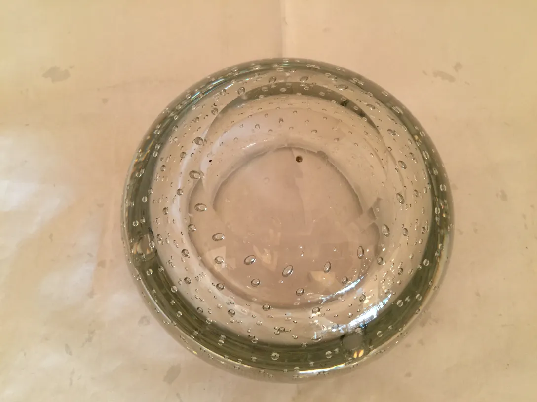 Antikes Murano-Glas mit blasenförmigem Design in runder Form