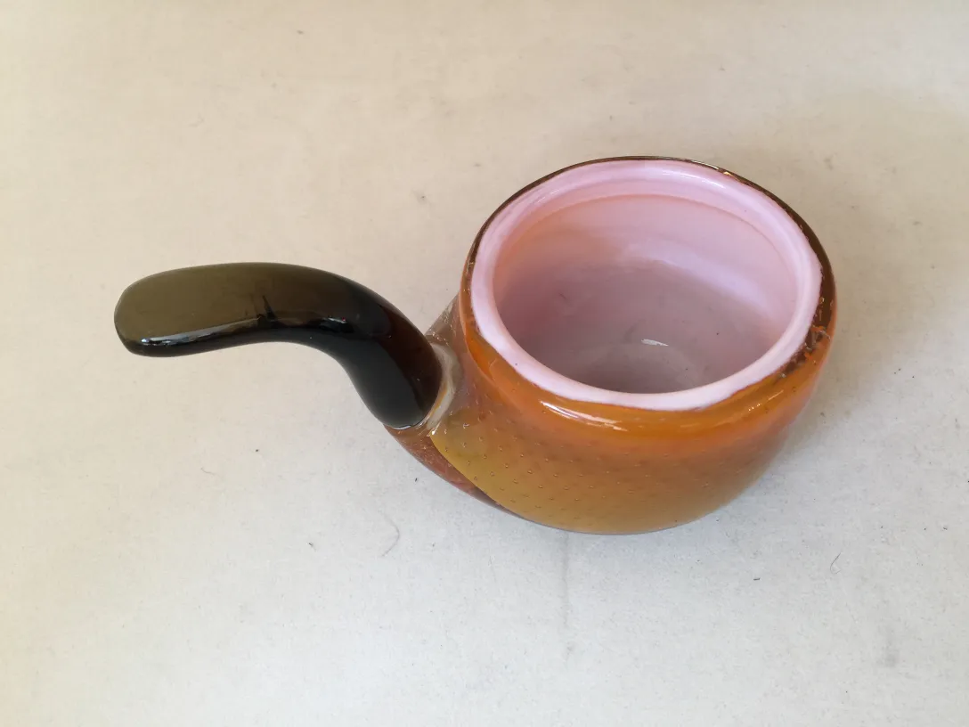 橙色和黑色细节的古穆拉诺玻璃壶