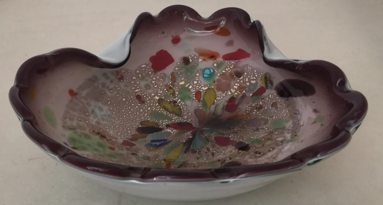 bol ancien en cristal de murano avec un design coloré